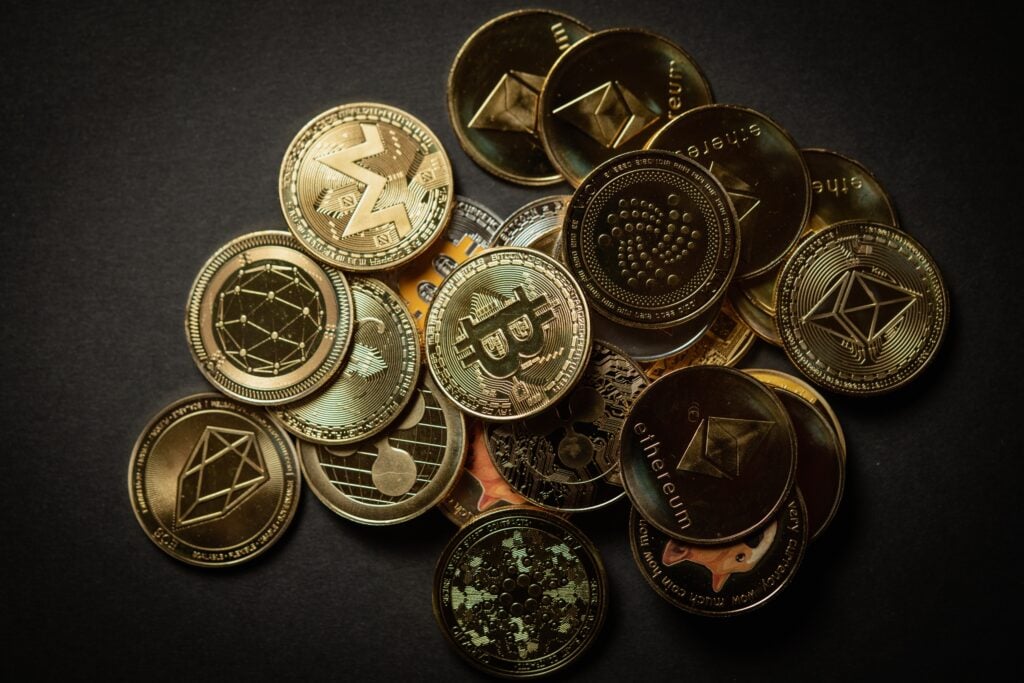 Bitcoin, Ethereum, XRP, Dogecoin End Week Quietly as Analyst Predicts ‘One Last Leg Lower’